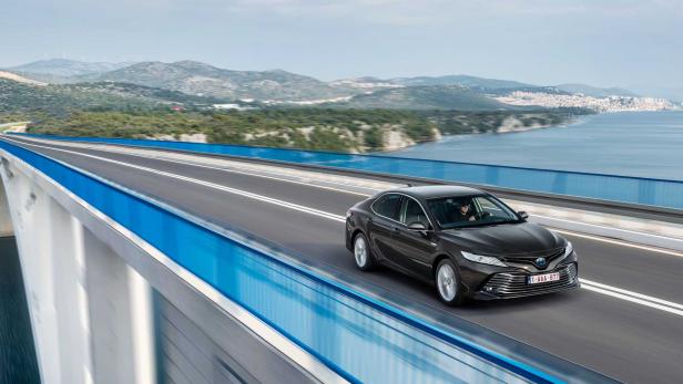 Neuer Toyota Camry: Avensis-Nachfolger mit Hybridantrieb