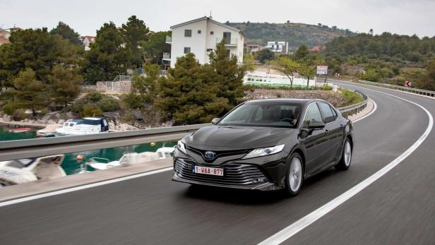 Neuer Toyota Camry: Avensis-Nachfolger mit Hybridantrieb