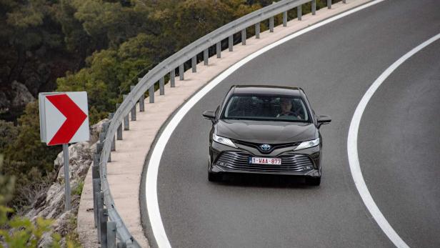 Neuer Toyota Camry: Avensis-Nachfolger mit Hybridantrieb