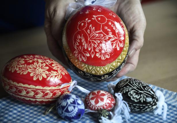 Altes Brauchtum Eierkratzen: Fragile Kunstwerke aus Stinatz