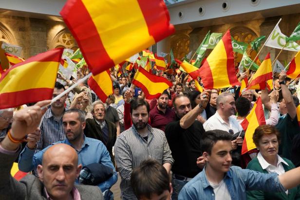 "Patriotische Partei": Rechtspopulisten vor Triumph in Spanien