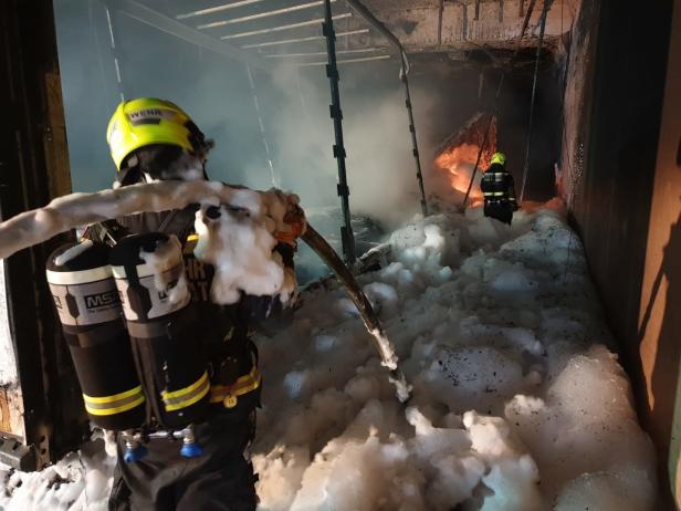Lkw-Brand: Verkehrschaos und erhebliche Schäden in S1-Tunnel Rannersdorf