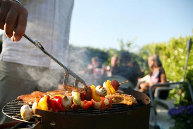 Brutzelnde Geschäfte: Wer vom Grill-Boom am meisten profitiert