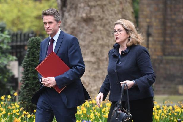 Theresa May entlässt ihren Verteidigungsminister