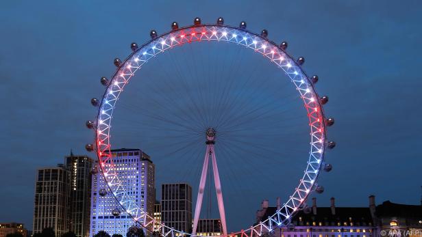 London Eye leuchtet zu Ehren des Babys, aber noch Warten auf den Namen
