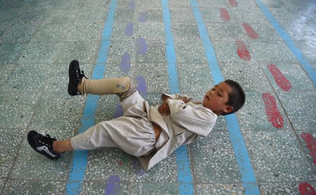 Freudentanz mit Prothese: Video von afghanischem Kind ging viral