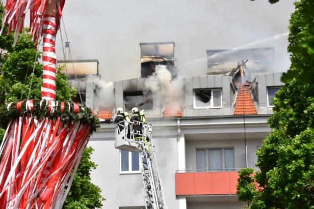 Nach Großbrand in Simmering: Notquartier für Bewohner geöffnet