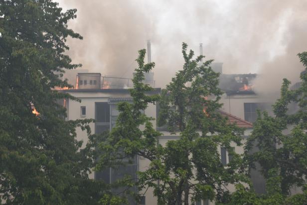 Nach Großbrand in Simmering: Notquartier für Bewohner geöffnet