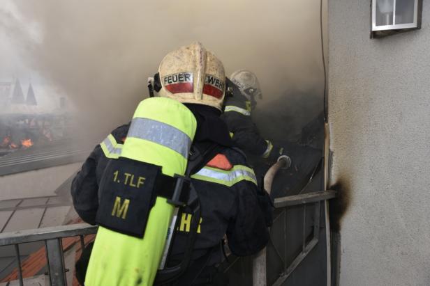 Großbrand in Wien-Simmering: Notquartier geöffnet