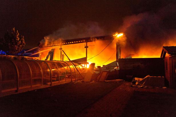 Brand in Oeynhausen: Gebäudeteile bei Explosion weggeschleudert