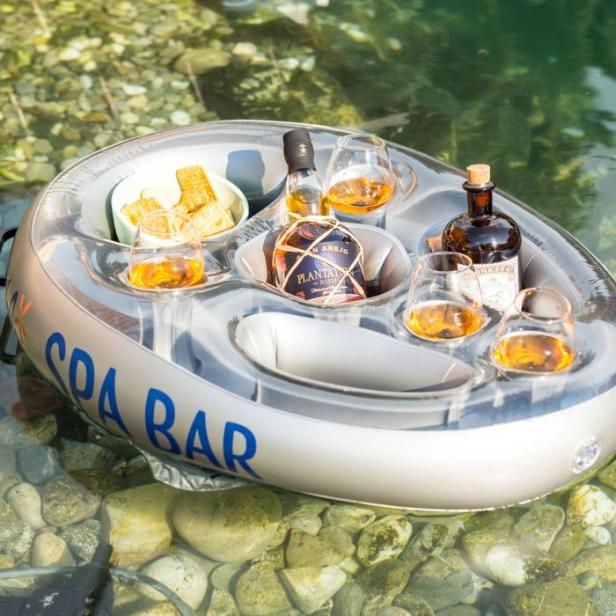 Holz-Bar oder Bierbank für die Terrasse: Coole Gadgets für den Sommer