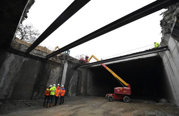 Nach Lkw-Brand auf S1: Tunnel Rannersdorf wieder befahrbar