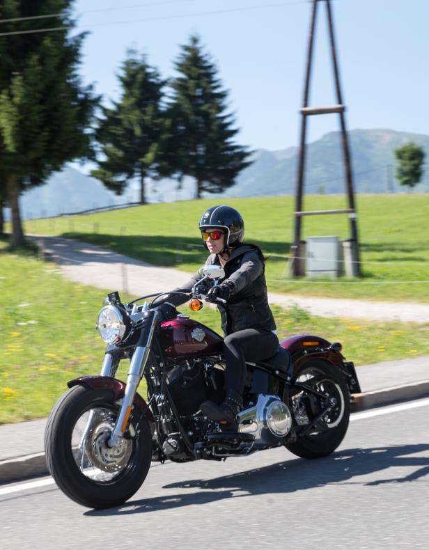 Anna Fenningers Sommer auf der Harley Davidson