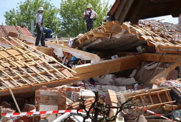 Hausexplosion im Ostallgäu: Toter gefunden, Suche nach Siebenjähriger
