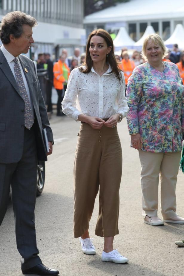 Herzogin Kate zeigt sich in einem für sie ungewöhnlichen Outfit