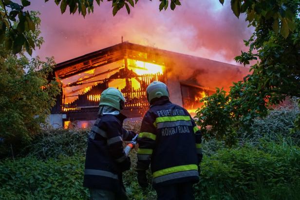 Steirisches Wohnhaus brannte: Bewohner rettete sich ins Freie