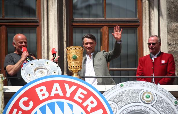 15.000 Fans feiern Bayern-Double - Bekenntnis zu Kovac