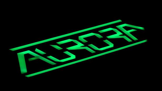 Das Wort „Aurora“ leuchtet grün auf einem schwarzen Hintergrund.