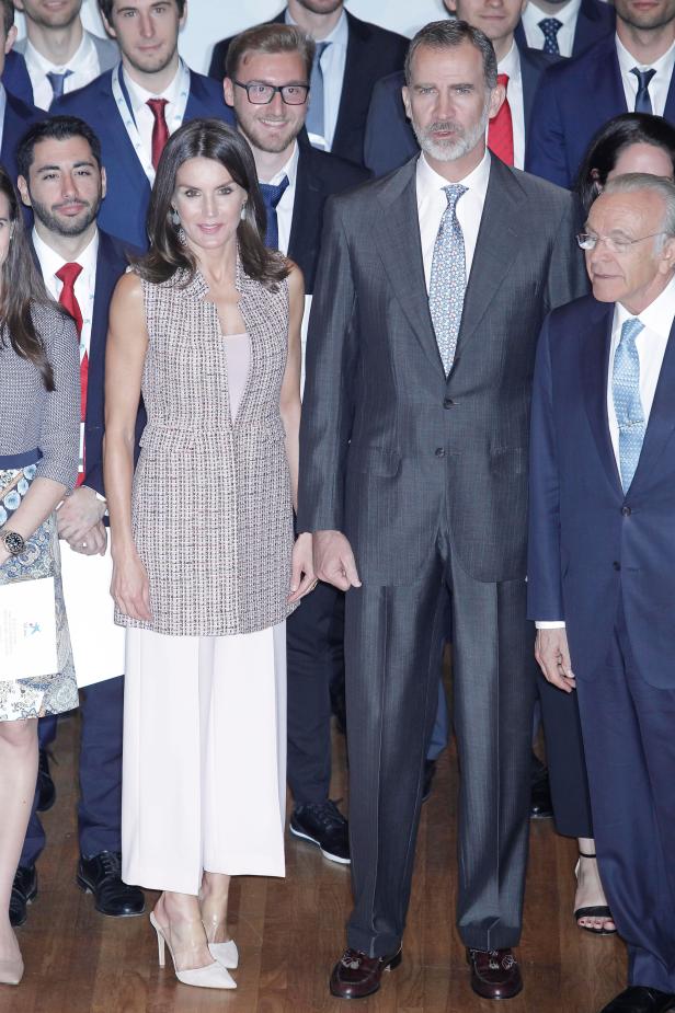 Königin Letizia zeigt, wie man den neuen Schuhtrend elegant stylt
