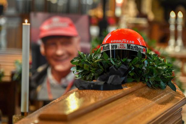 Tausende erwiesen Niki Lauda die letzte Ehre