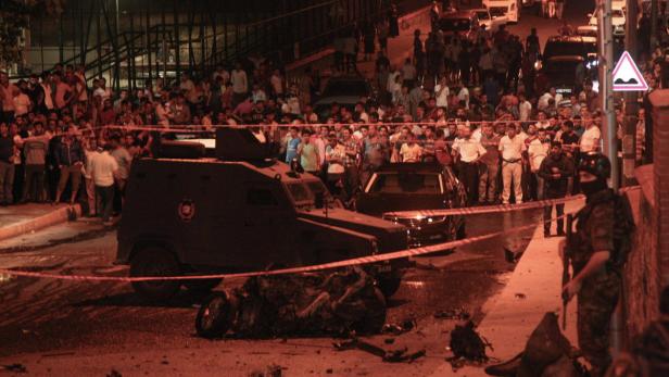 Terror erreicht Istanbul: Mehrere Tote bei Anschlägen