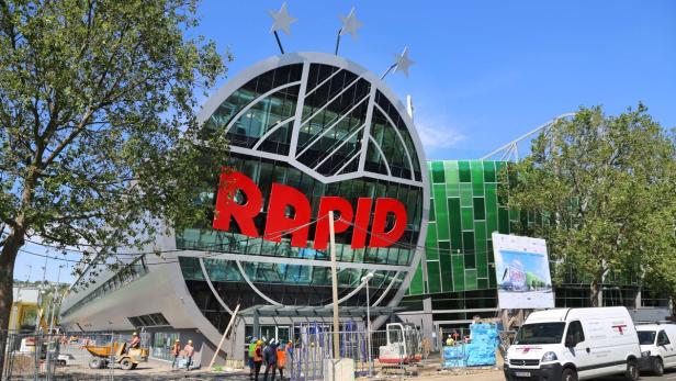 Das Allianz Stadion in Wien mit dem Schriftzug „Rapid“ wird umgebaut.