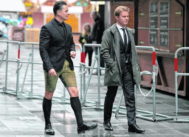 Die neue Beinfreiheit: Wann Männer kurze Hosen tragen dürfen