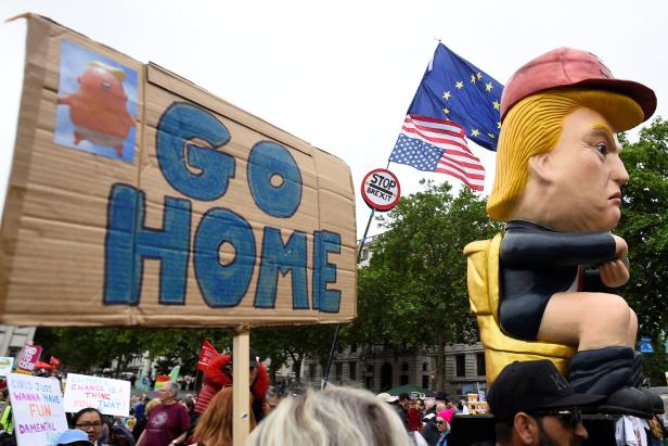 Proteste in London: Baby-Trump und Gold-Klo-Trump