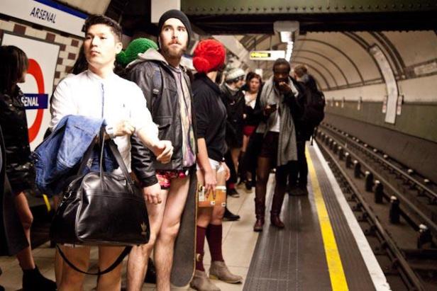 Eine U-Bahn voller Unterhosen