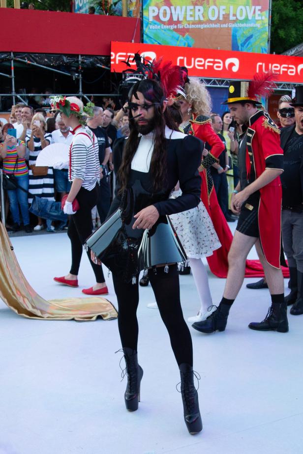 Life Ball: Der Kostüm-Marathon von Conchita Wurst