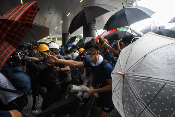 Nach Massenprotesten: Hongkong setzt Auslieferungsgesetz aus
