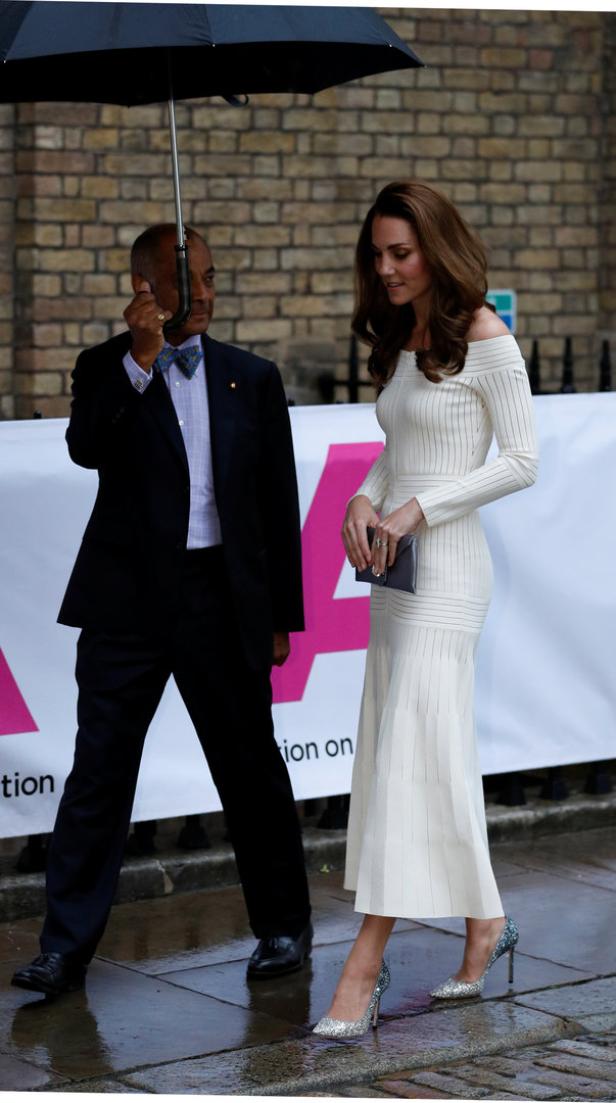 Herzogin Kate zeigt sich im recycelten Kleid