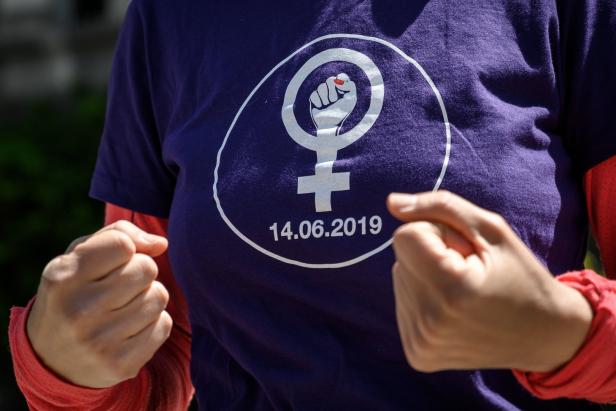 Kampf für Gleichberechtigung: Schweizer Frauen verweigern Arbeit