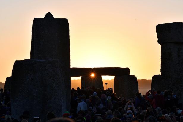 Sommersonnenwende in Stonehenge zieht Tausende in ihren Bann