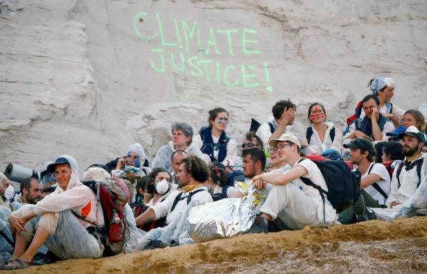 Klima-Proteste in Deutschland: Räumung des Tagebaus beendet