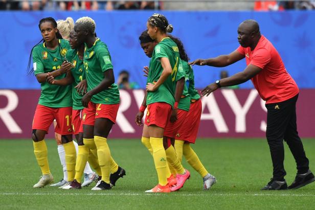 Frauen-WM-Viertelfinale England-Kamerun stand vor dem Abbruch