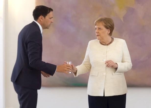 Dritter Zitteranfall: Woran leidet Angela Merkel wirklich?