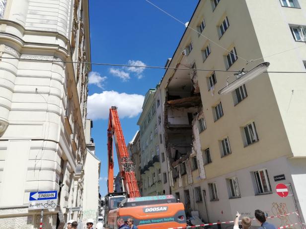 Nach Explosion: Zweite tote Person in eingestürztem Haus gefunden