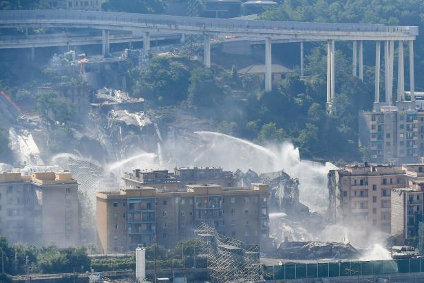 Spektakuläre Bilder: Unglücksbrücke in Genua gesprengt
