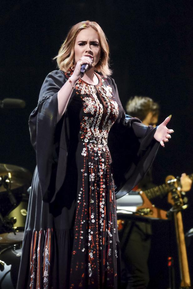 Adele: Dieses Kleid wurde in 200 Stunden gefertigt
