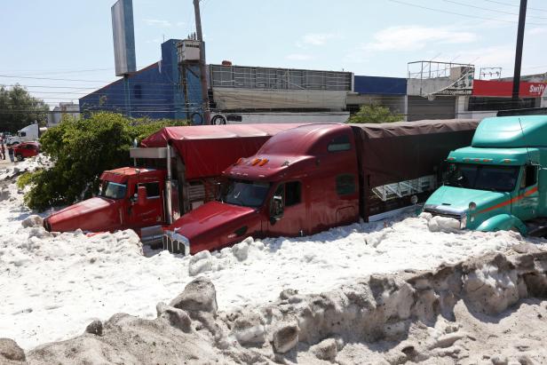 Spektakuläre Bilder: Mexikanische Stadt unter Hagel begraben