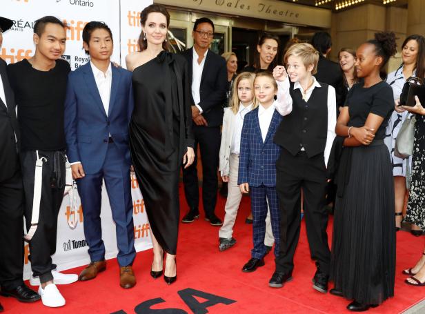 Ex-Nanny packt aus: "Angelina Jolie gibt ihren Kindern Alkohol"