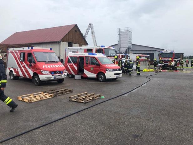 Melk: Inferno in Rindenmulchbetrieb forderte die Feuerwehren
