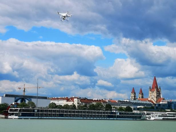 Über Straßen oder Wasser: Wiener Polizei setzt auf Drohnen