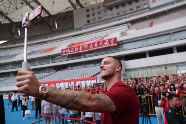 Marko Arnautovic in Schanghai mit viel Getöse präsentiert