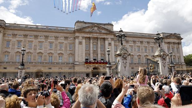Immer wieder schauen ungebetene Besucher im Buckingham Palace vorbei