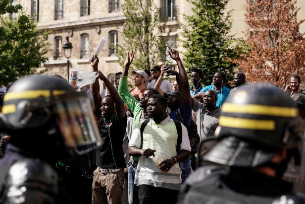 FRANCE-DEMO-MIGRANT