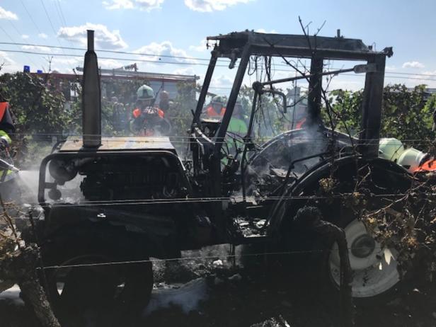 Traktor in Weingarten vollkommen ausgebrannt