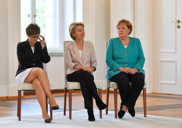 Obwohl sie nicht wollte: "AKK" ist deutsche Verteidigungsministerin