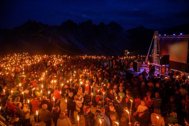 Lichtermeer in Tirol: Hunderte Menschen gedachten David Lama